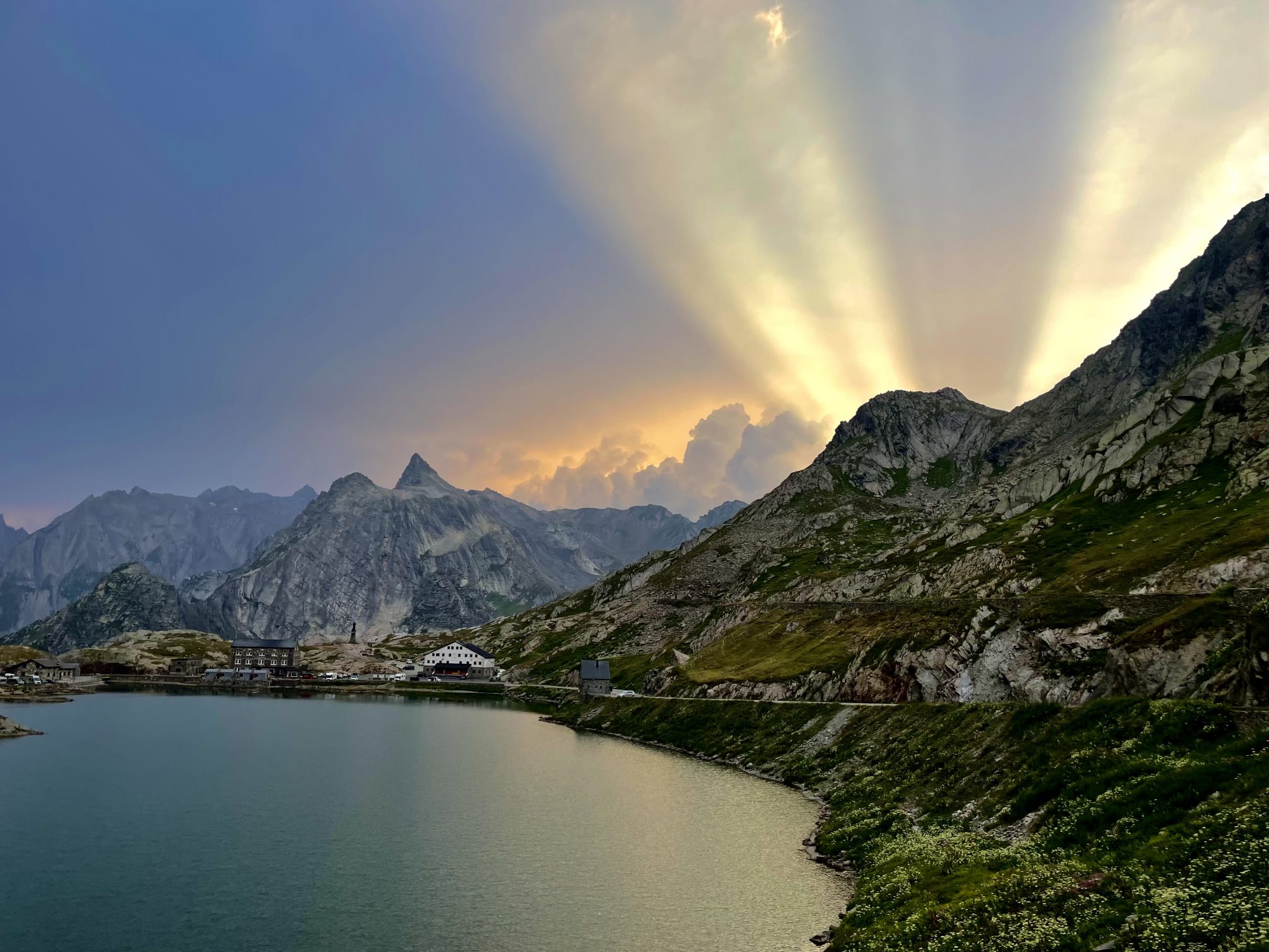 Abendstimmung auf dem Großen St. Bernhard