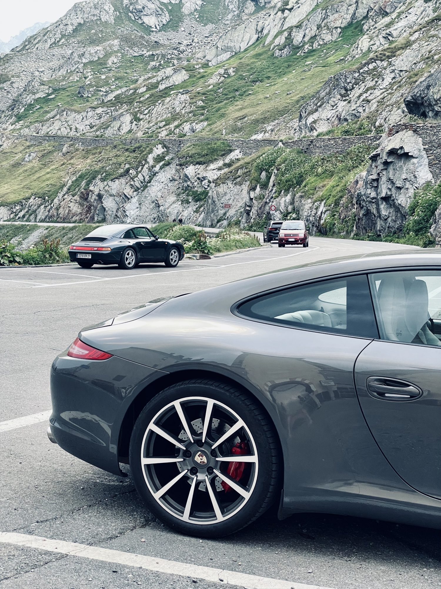 Porsche 911 auf dem Großen St. Bernhard